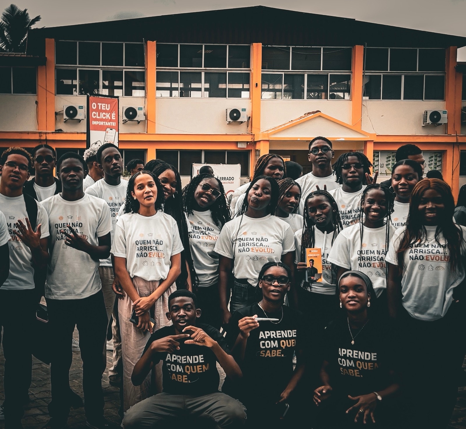 Banner da Evolui, "Aprende com quem sabe"