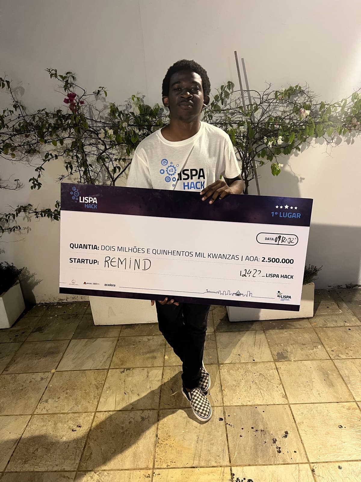 A receber o 1.º lugar do LISPA Hack IA 2024 com o projecto REMIND
